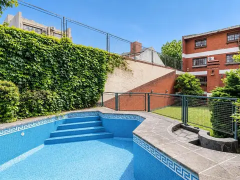 Chalet 7 ambientes sobre lote de 8.66 x 41.57