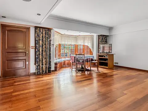 Casa 7 ambientes con 5 baños