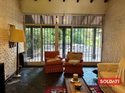 Casa en Venta con 1 cochera