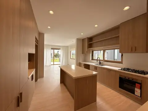 En venta - casa de diseño Carpinchos a estrenar - 4 dormitorios