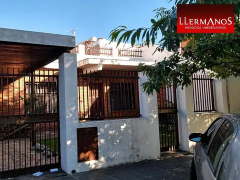 Venta casa 4 Amb 3 dormitorios ,Villa .Adelina con Parque