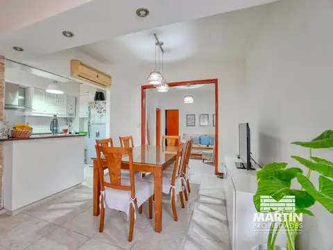 Casa en venta en Olivos 4 ambientes, 2 dormitorios con vestidor, patio propio. A 2 cuadras de Av.