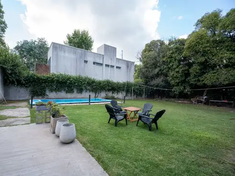Casa en Venta con 3 cocheras