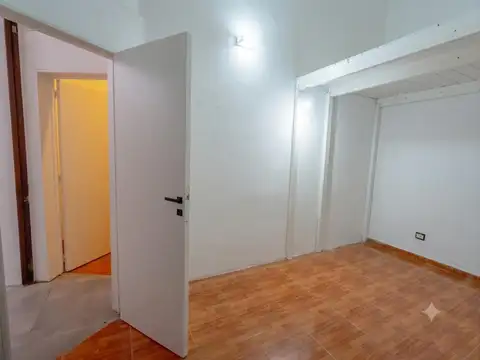 Depto Tipo Casa en Venta en Chacarita, USD 120.000