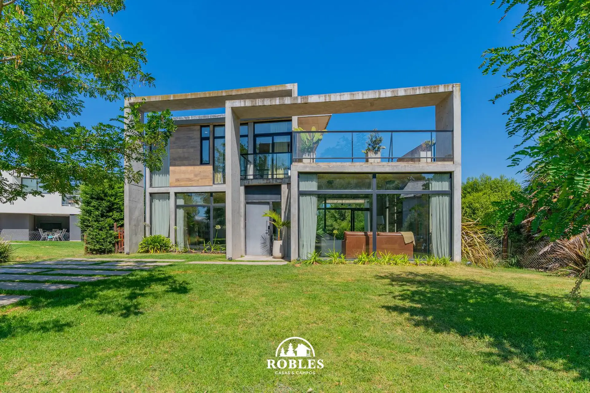 Casa estilo moderno en el barrio Arenas del Sur