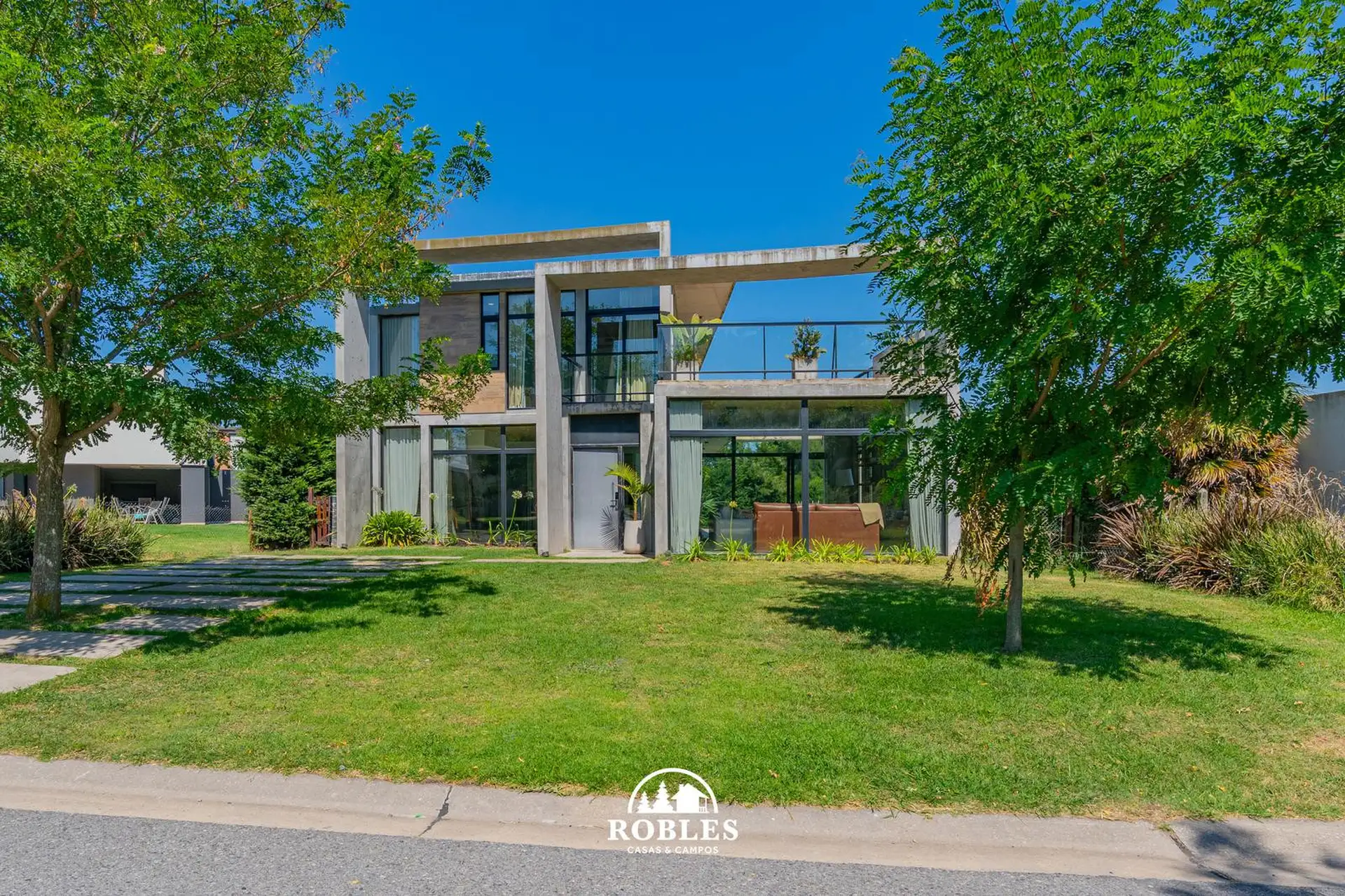 Casa estilo moderno en el barrio Arenas del Sur