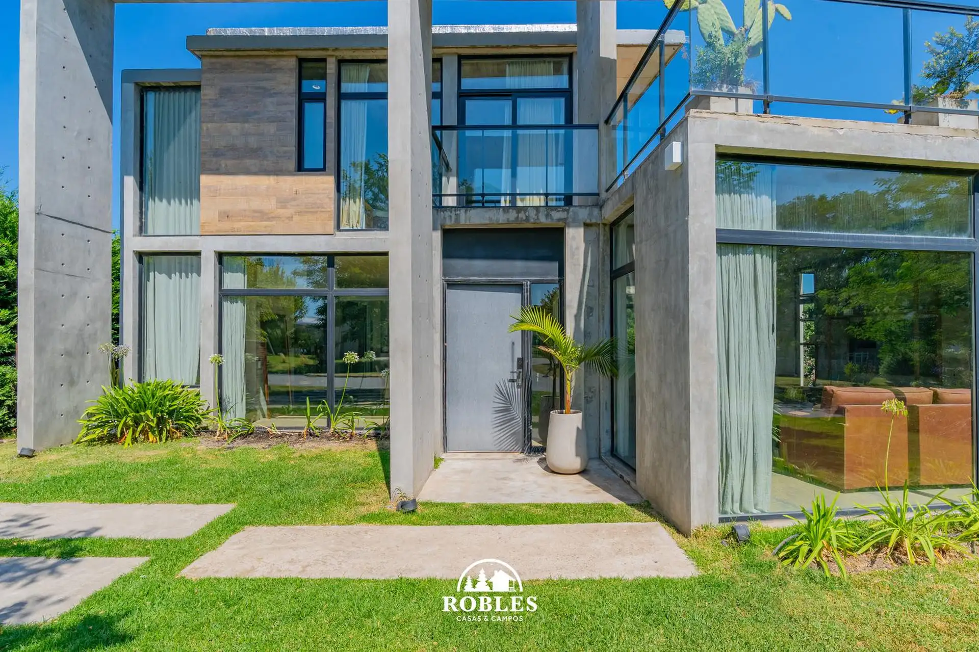 Casa estilo moderno en el barrio Arenas del Sur