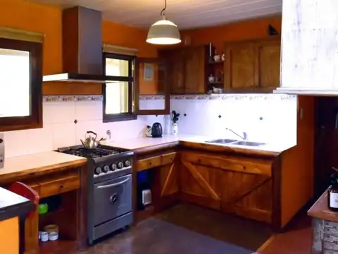 Casa 11 ambientes con 6 baños