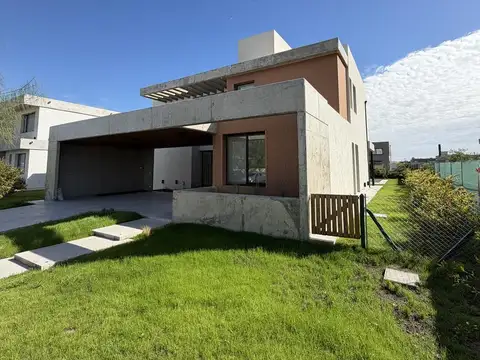 Casa de 3 dormitorios en BARRIO VIDA