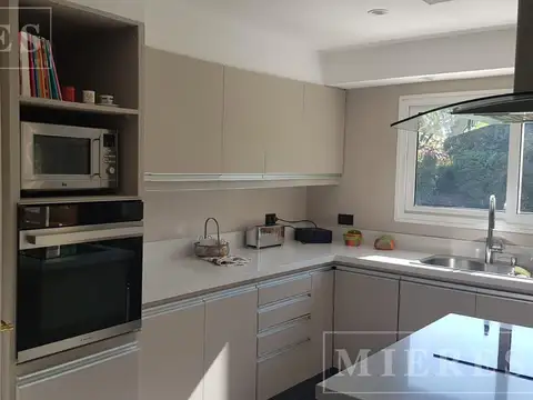 Casa 7 ambientes con 3 baños