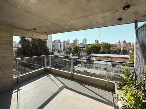Departamento de 2 dormitorios con radiadores, balcón y amenities en Lourdes