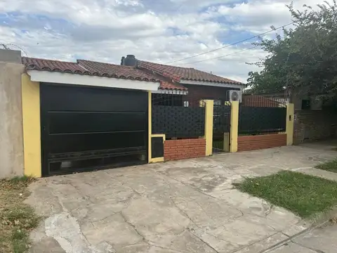 CASA EN VENTA CON DEPARTAMENTO JOSE C PAZ