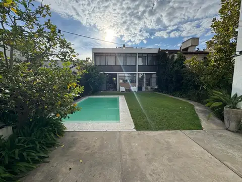 Casa en venta 4 ambientes Beccar
