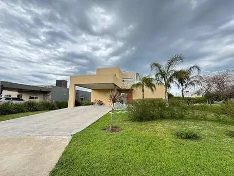 Casa en Venta en Puerto Roldan, USD 350.000