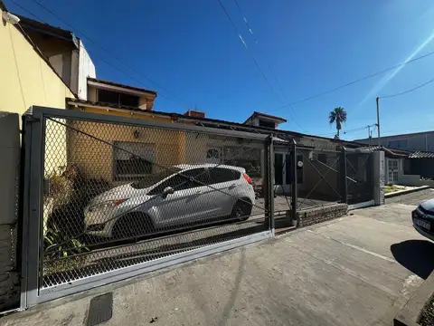 Casa en Venta con 3 cocheras