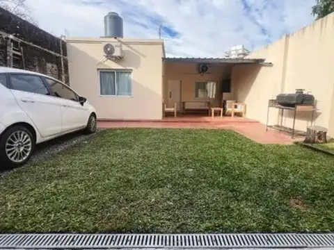 Casa en venta - 2 Dormitorios 1 Baño - Florencio Varela
