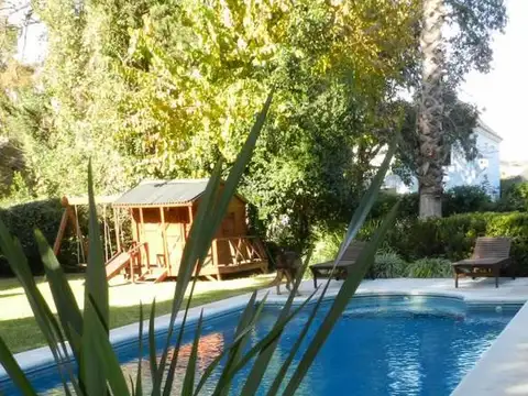 Casa en Venta con 3 cocheras