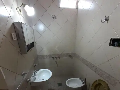 Casa 5 ambientes con 1 baño