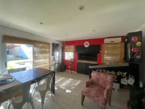 Casa en Venta con 2 cocheras
