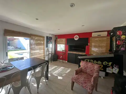 Casa 4 ambientes con 2 baños