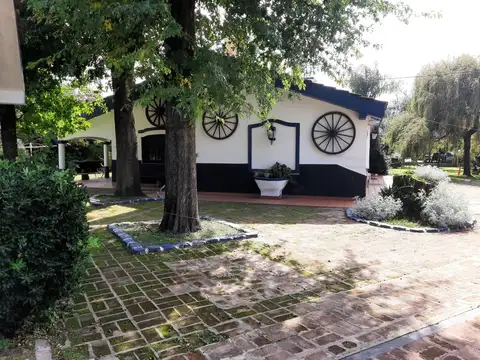 Casa 8 ambientes con 4 baños