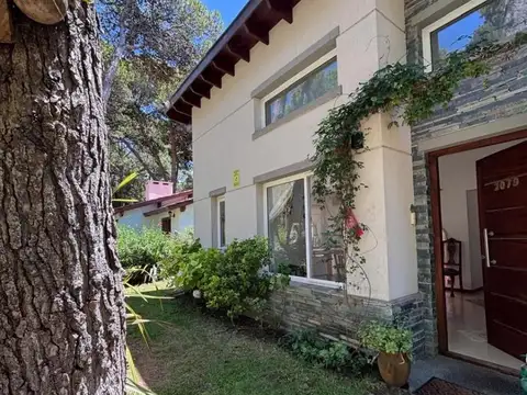 Casa en venta - 3 Dormitorios 2 Baños - Valeria del Mar
