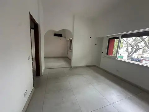 Oficina 4 ambientes con 2 baños