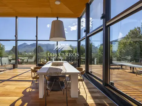 Casa en Venta con 3 cocheras