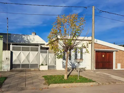 Casa de 3 dormitorios patio con pileta, quincho y cochera en  la cuidad de Diamante - Entre Rios