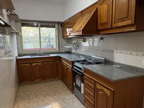 Alquiler. PH en 1° piso. Villa Luro. Impecable. 85m2. Luminoso.