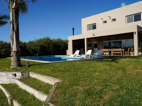 CASA A LA LAGUNA EN VENTA SAN SEBASTIAN AREA 5