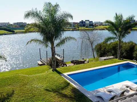 CASA A LA LAGUNA EN VENTA SAN SEBASTIAN AREA 5