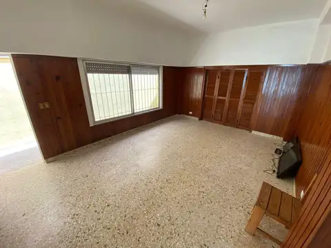 Depto Tipo Casa en Alquiler en Villa Lynch, $ 900.000