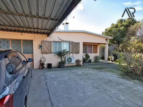 Casa en venta c/ cochera en Progreso