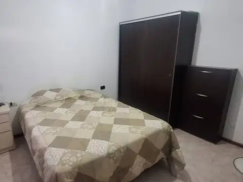 CASA INTERNA  DE 1 DORMITORIO CON COCHERA