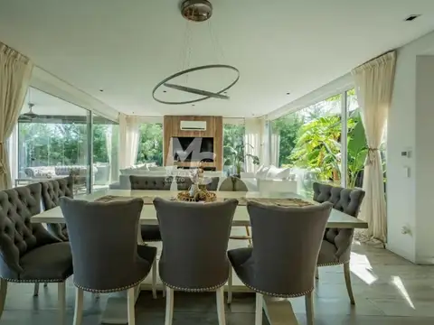 Casa 6 ambientes con 4 baños