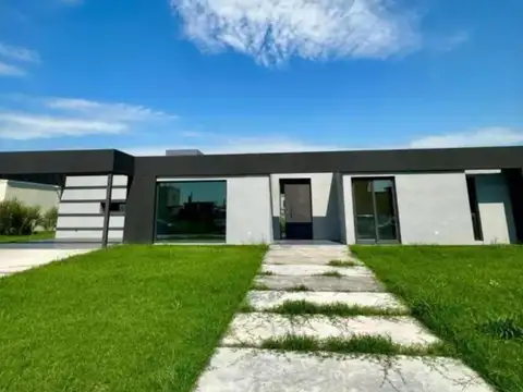 Casa en venta - 4 Dormitorios 3 Baños - Cochera - 190Mts2 - Canning