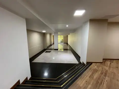 ALQUILER - Local comercial interno con patio en Centro Rosario.