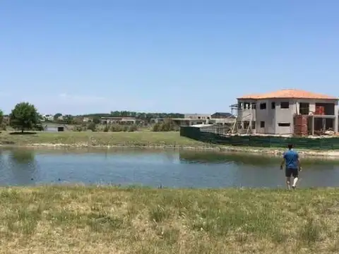 VENTA TERRENO A LA LAGUNA - BARRIO SAN SEBASTIAN