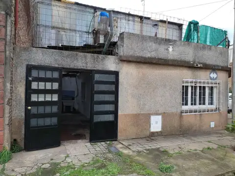 Casa 2 ambientes con 1 baño