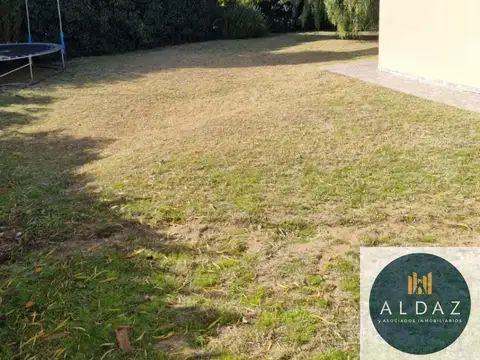 Casa 6 ambientes con 2 baños