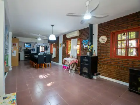 Casa en Venta con 3 cocheras