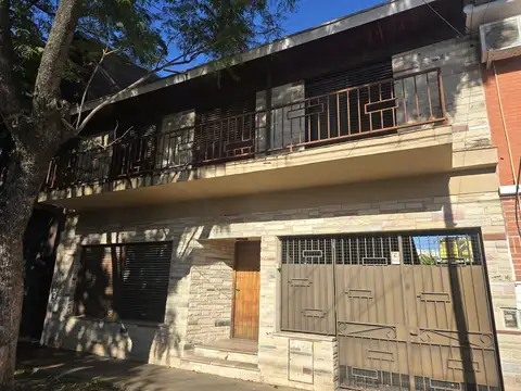 VENTA CASA 4 AMBIENTES EN MUNRO