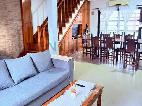 Casa  en Venta de 4 dormitorios,  8 ambientes, con parque, pileta en ruta 11 entre 94 y 94bis de La
