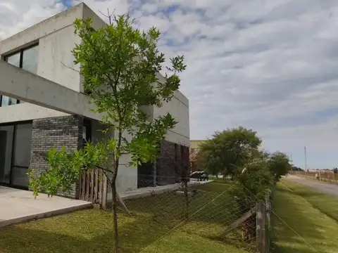 Venta casa 4 amb Barrio SANTO DOMINGO CANNING 