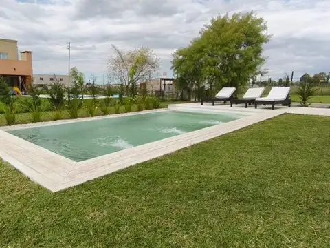 Casa en Venta con 4 cocheras