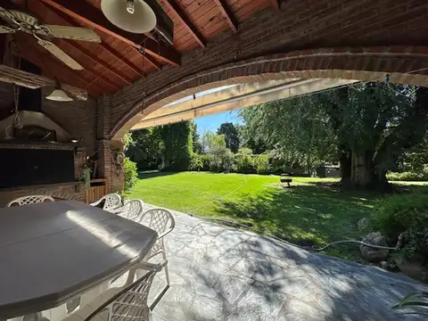 Casa 4 ambientes con 5 baños