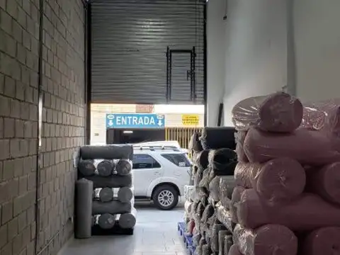 Local PB + Entrepiso + Planta alta - Zona comercial - Flores - 260m²