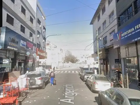Local PB + Entrepiso + Planta alta - Zona comercial - Flores - 260m²