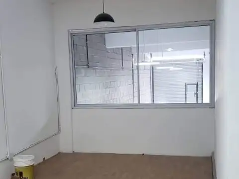 Local PB + Entrepiso + Planta alta - Zona comercial - Flores - 260m²